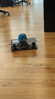 La mascotte de notre entreprise, Nordy, fait une balade amusante sur le rover.